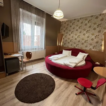 Bed and Breakfast Korona Panzio à Mateszalka Extérieur photo