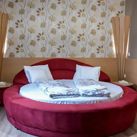 Bed and Breakfast Korona Panzio à Mateszalka Extérieur photo